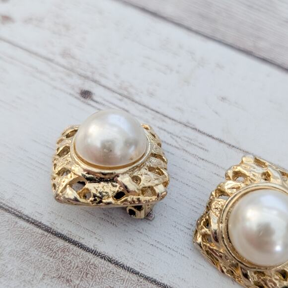 Vintage Clip On Earrings Faux Pearl with Ornate Diamond Shape Halo Statement - Picture 4 of 7